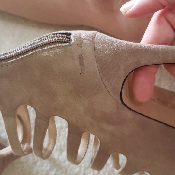 Vince Camuto gold and tan heel size 7M 37 NWOT 4 " heels - Picture 11 of 11